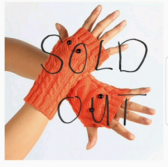 *5⭐Rated* Cable Knit Owl Fingerless Gloves - Picture 5 of 6